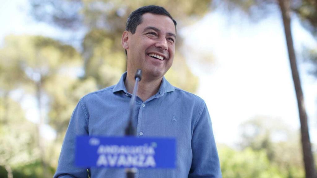 El candidato del PP a la Junta, Juanma Moreno, en la Dehesa Matallana de Lora del Río.