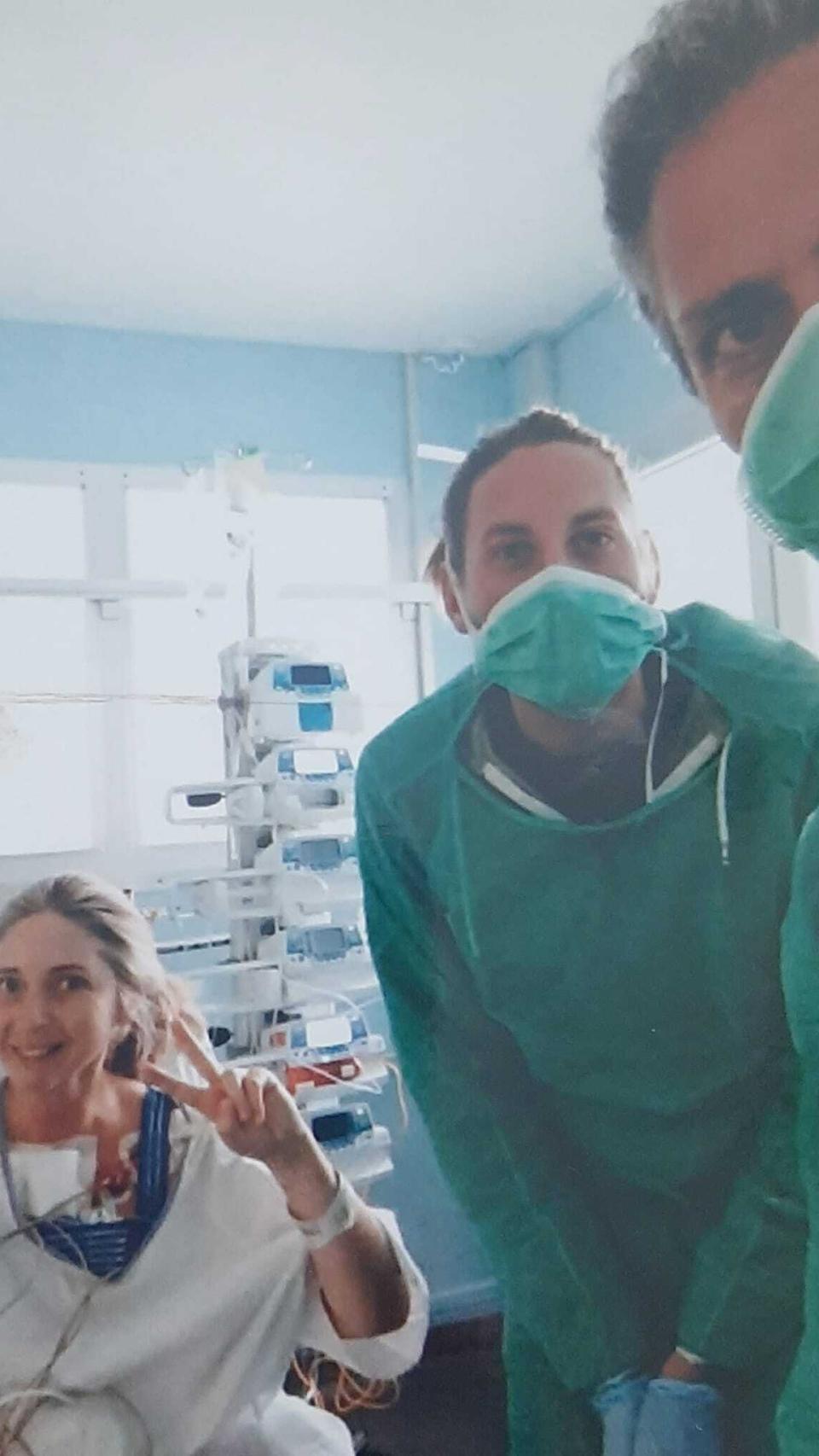 Manuela y sus sufridores, su marido y su hijo.