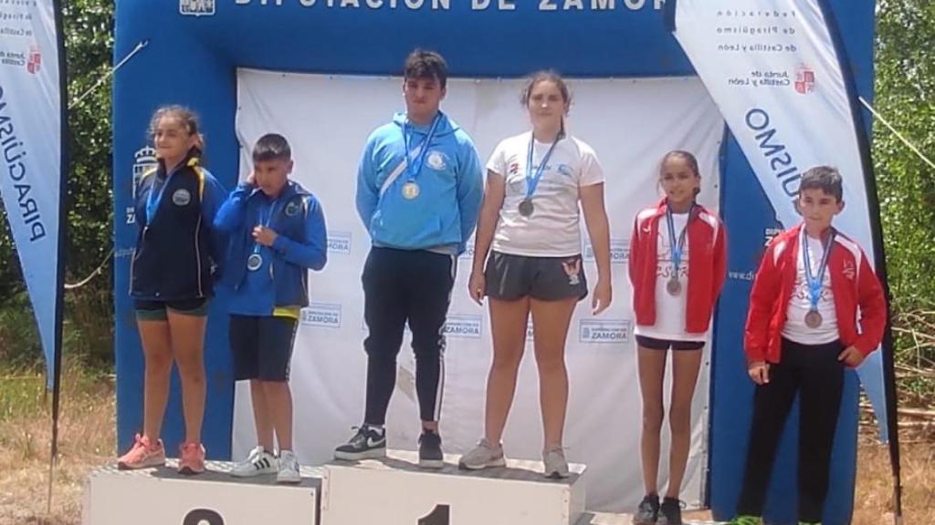 José Piorno y Ariadna Fernández en el pódium