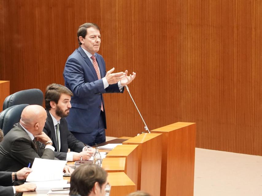 El presidente de la Junta, Alfonso Fernández Mañueco, en el pleno de las Cortes del pasado 24 de mayo.