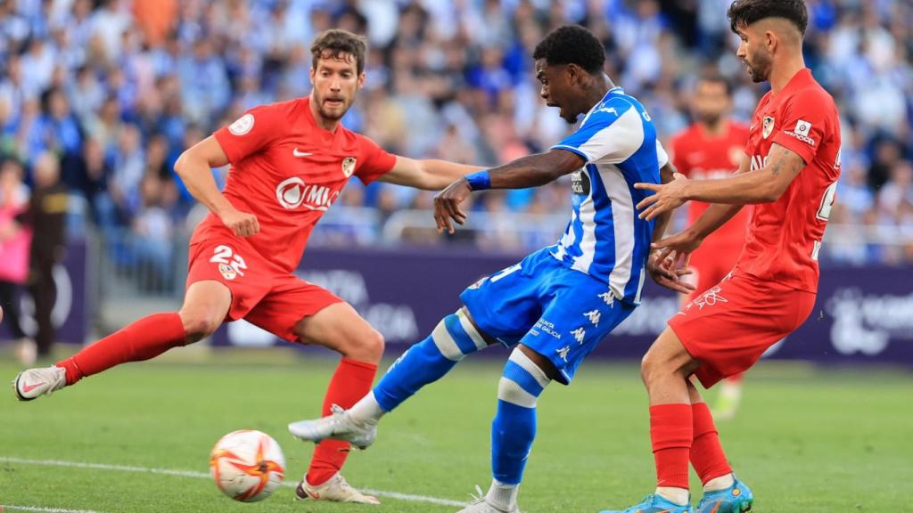 El Deportivo goleó al Linares en el primer partido del playoff de ascenso