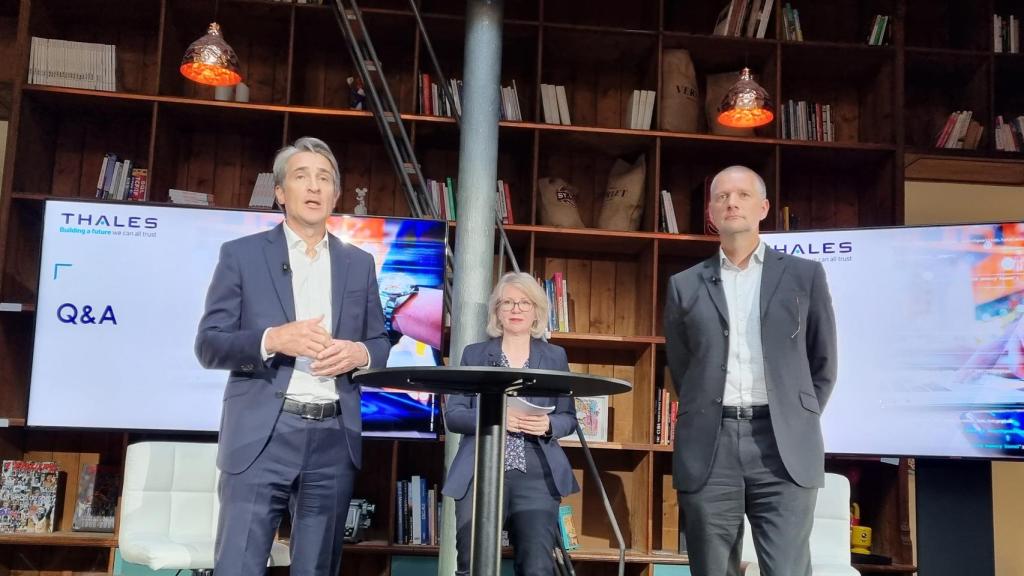 Patrice Caine, CEO de Thales Group, y Guillaume Poupard, director de seguridad de información de Francia. FOTO: J. Miravalls.