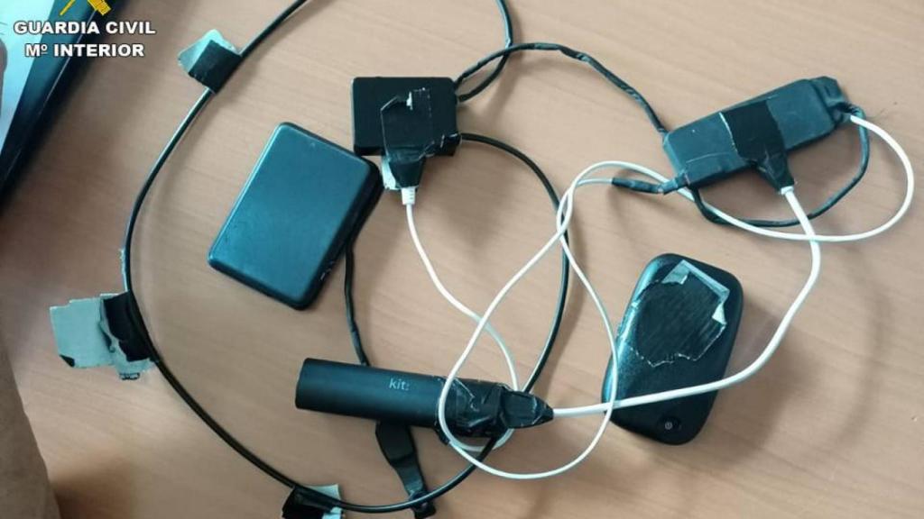 El sofisticado sistema empleado para copiar en el examen.