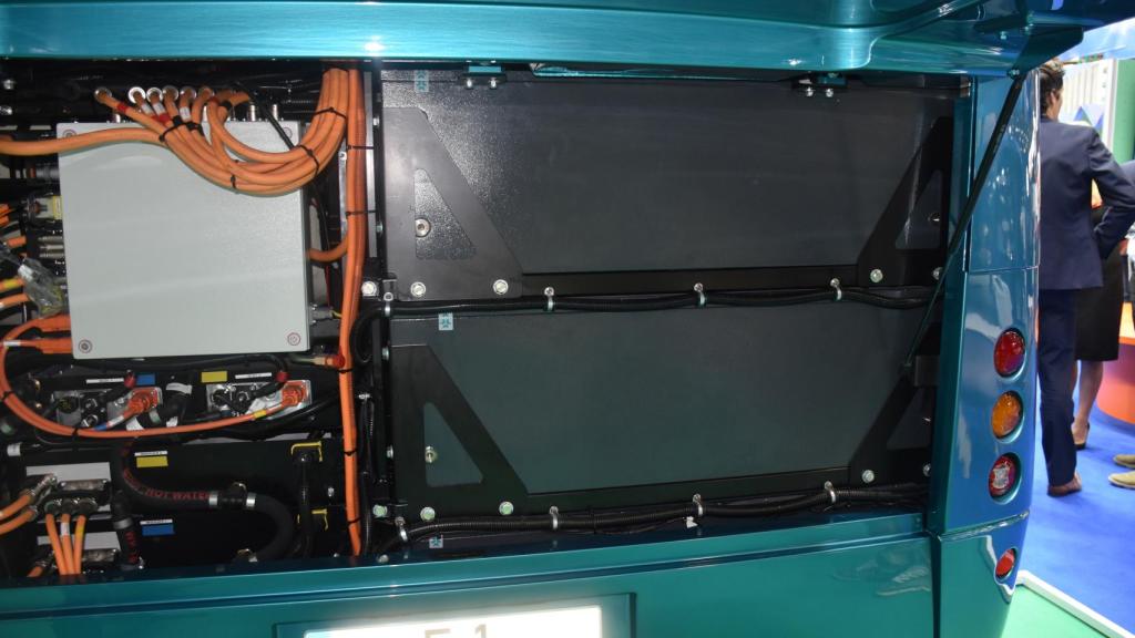 Parte trasera del autobús donde se ubican las baterías y el cuadro eléctrico