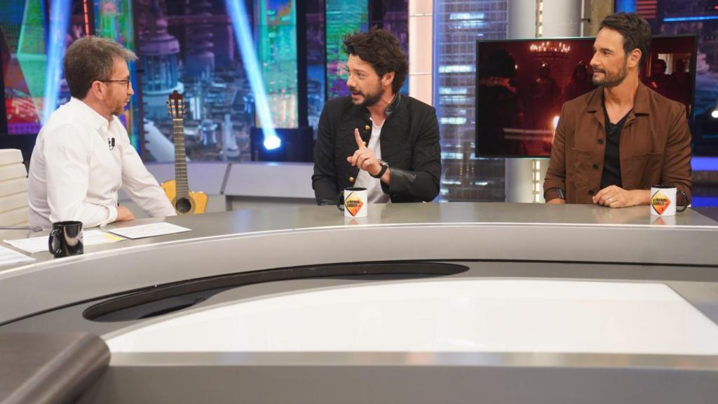 Pablo Motos, Álvaro Morte y Rodrigo Santoro en 'El Hormiguero'.