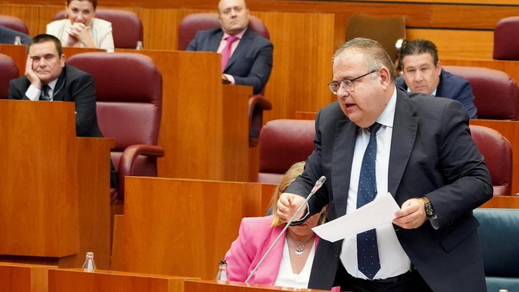 El consejero de Sanidad, Alejandro Vázquez, hoy en el pleno de las Cortes