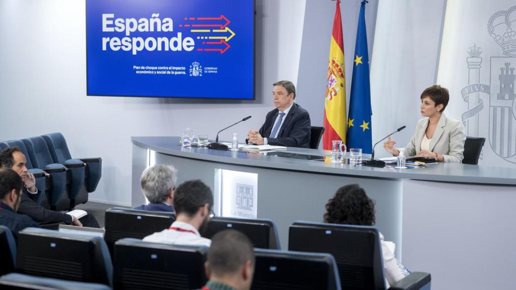 El ministro de Agricultura, Pesca y Alimentación, Luis Planas, y la ministra Portavoz, Isabel Rodríguez, en la rueda de prensa del Consejo de Ministros del 7 de junio.