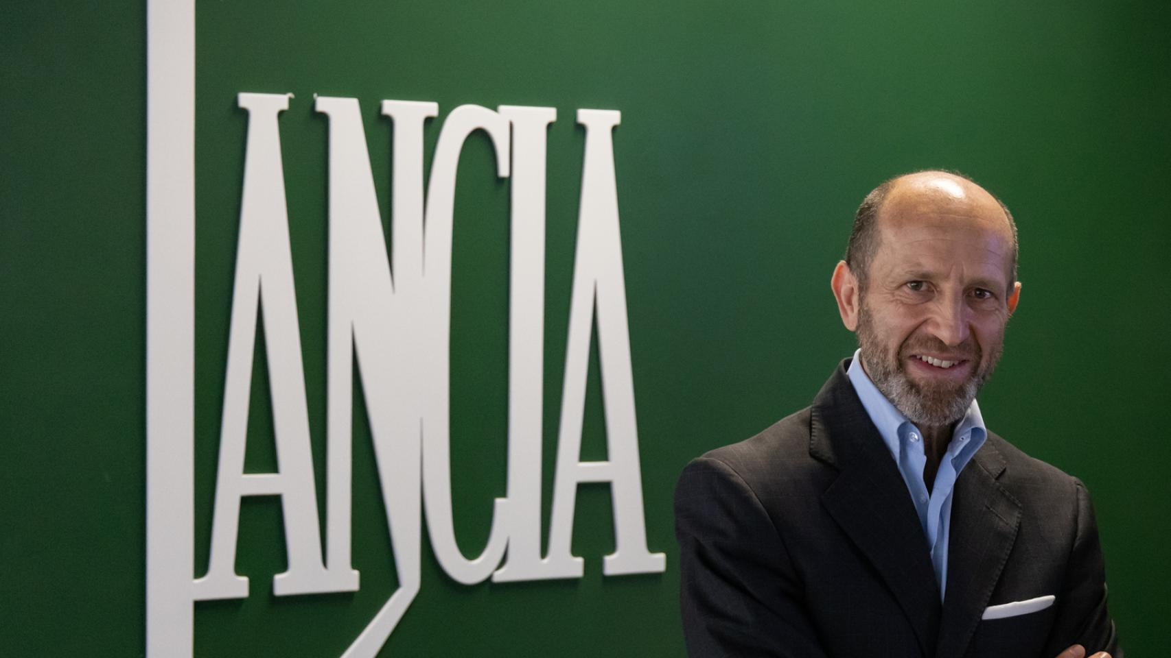 Lancia solo lanzará coches eléctricos desde 2026; estas 24 marcas ya han dicho adiós a la gasolina y el diésel