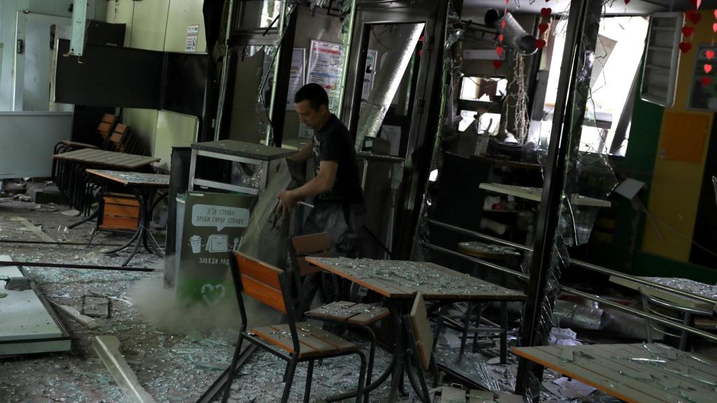 Rusia continúa atacando zonas residenciales de Járkov.