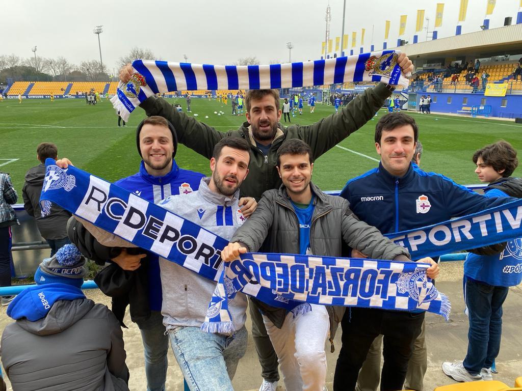 Jacobo con amigos en un partido del Deportivo. Foto: CEDIDA