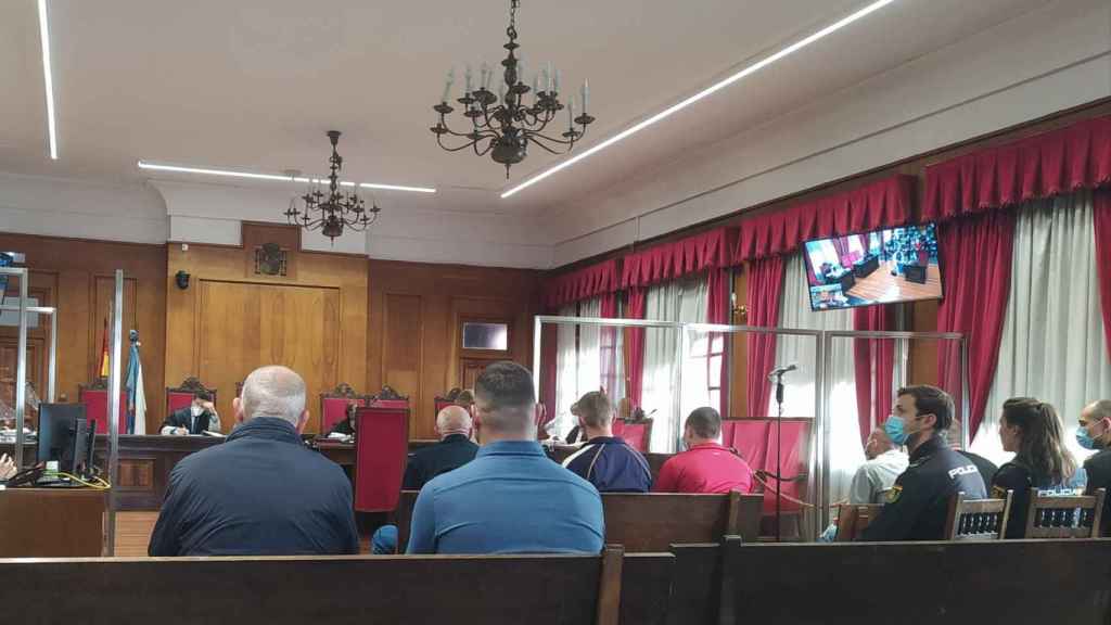 Juicio contra integrantes de una banda organizada que se dedicaba a fabricar cigarrillos de tabaco ilegalmente en dos naves de Ourense.