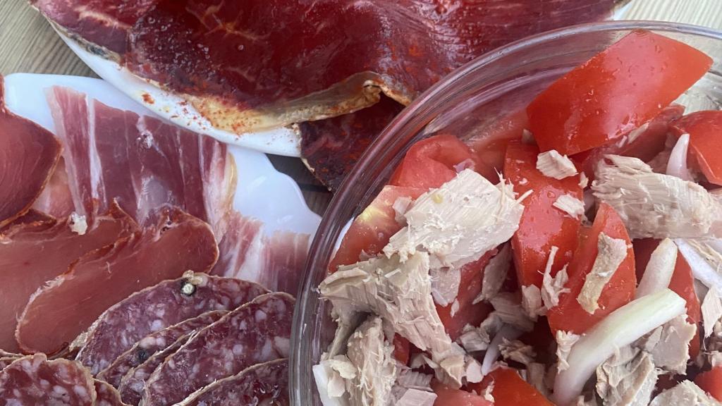 Ensalada de tomate y atún - Bar El Rey del Jamón