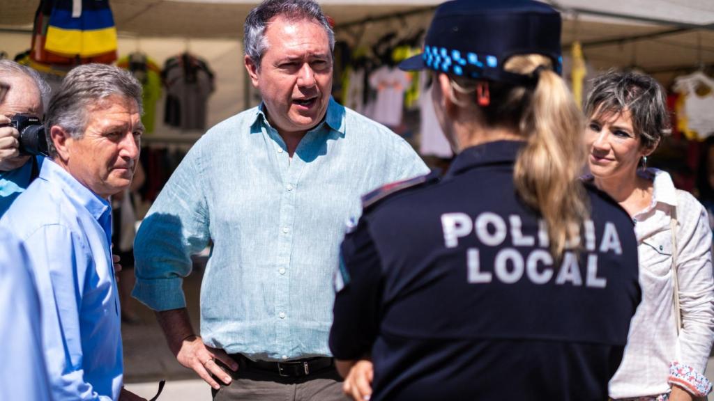 El candidato del PSOE, Juan Espadas, en un acto en Granada.