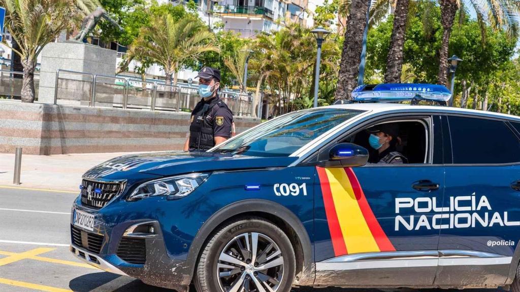 Un agente de la Policía Nacional en la provincia de Alicante, en imagen de archivo.