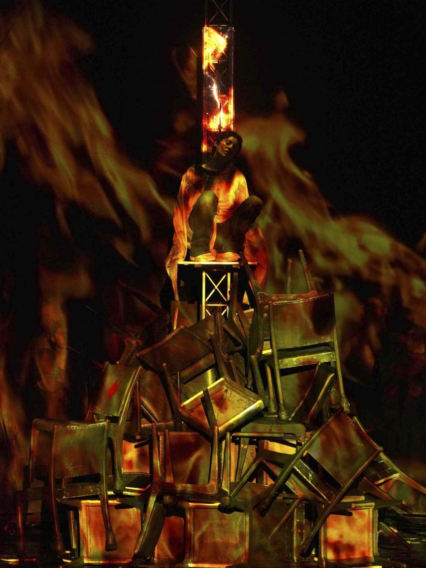 Momento de la representación 'Juana de Arco en la hoguera' en el Teatro Real.