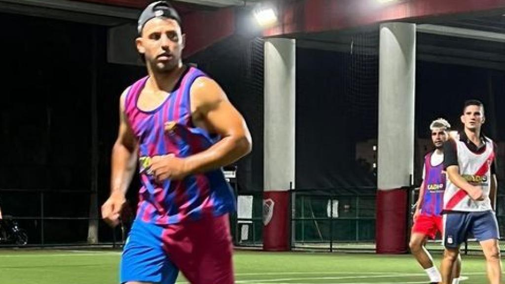 El 'Kun' Agüero, con la camiseta del Barça en una pachanga en Miami
