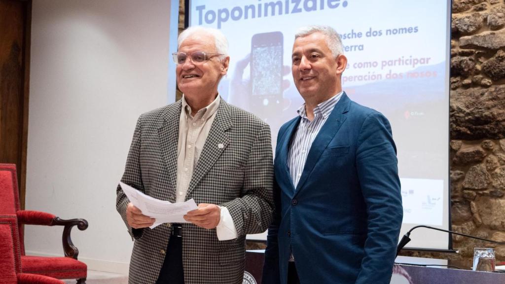 El presidente de la RAG, Víctor F. Freixanes, y el secretario xeral de Política Lingüística, Valentín García.