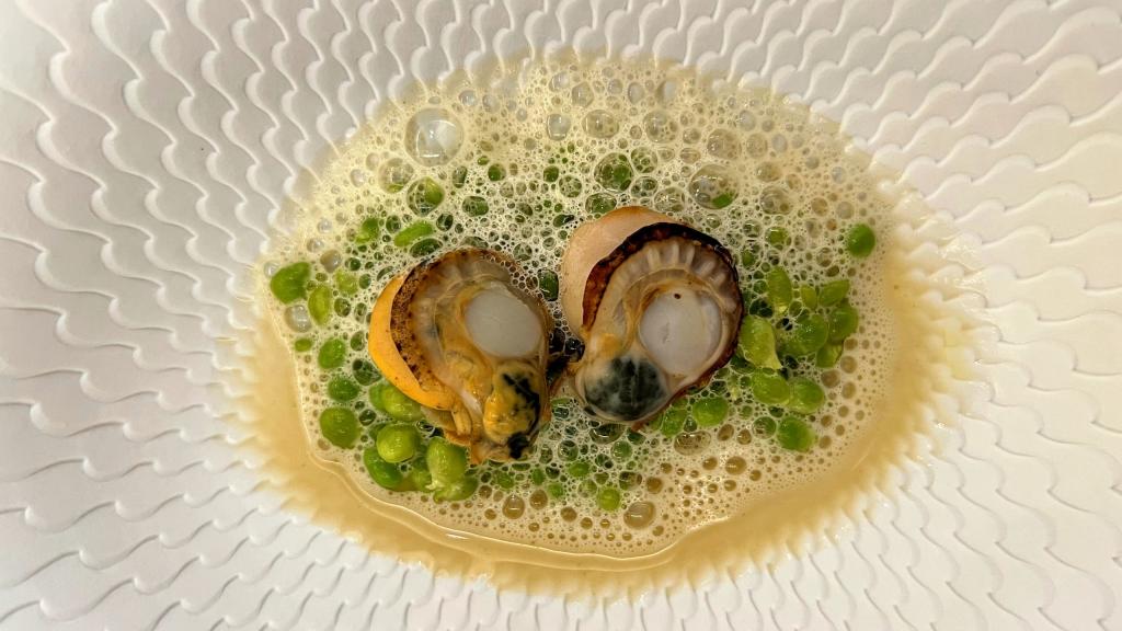 Zamburiñas con guisante lágrima en Saddle