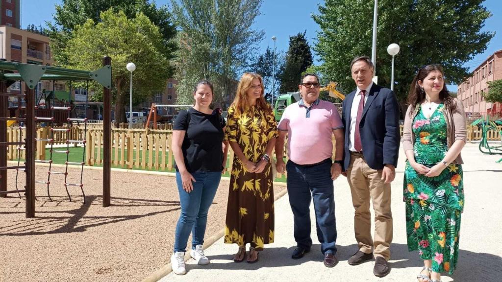 El alcalde de Salamanca, Carlos García Carbayo, visita el barrio San José