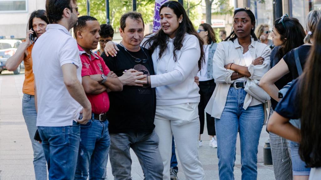 Familiares de la mujer asesinada en Soria durante la concentración en la capital