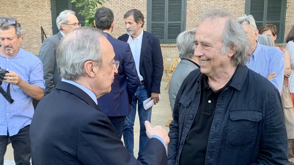 Florentino Pérez y Joan Manuel Serrat se han encontrado en la entrega del premio 'Alfredo Pérez Rubalcaba'.