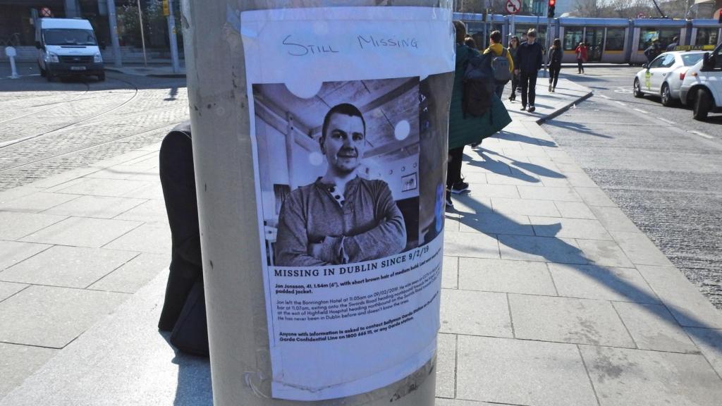 Cartel de un hombre desaparecido.