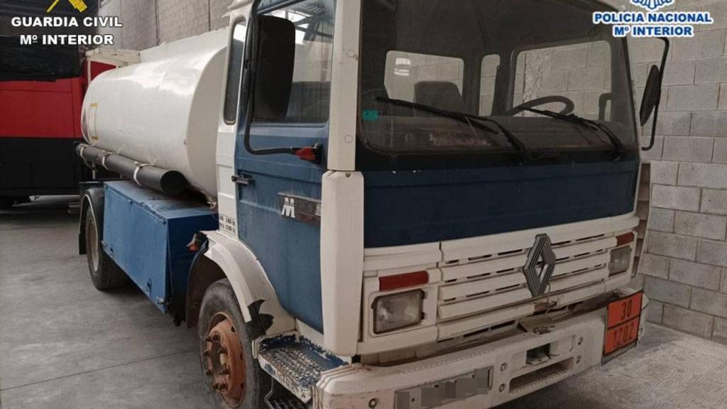 Uno de los camiones utilizados por la banda.