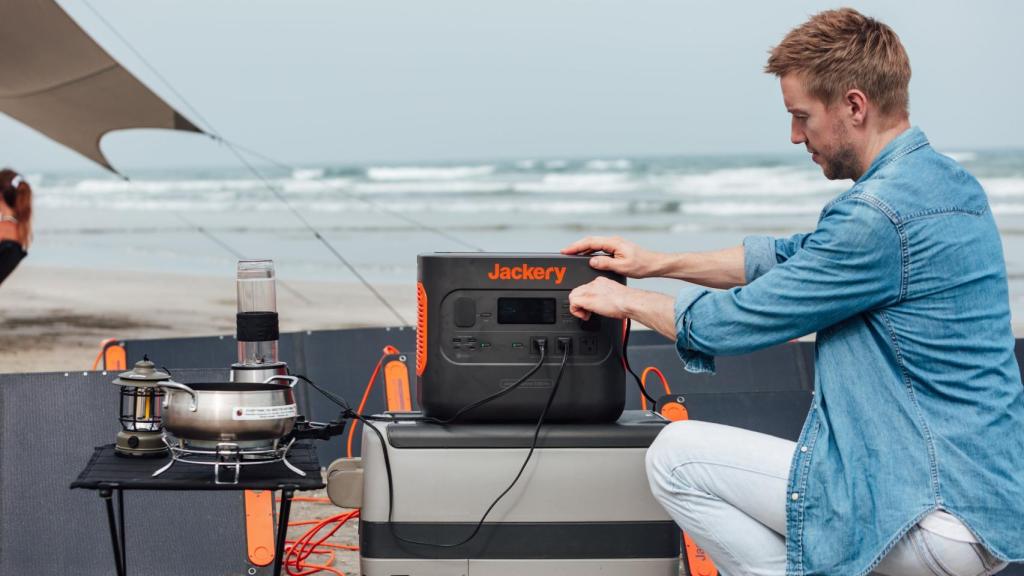 Solar Generator 2000 Pro