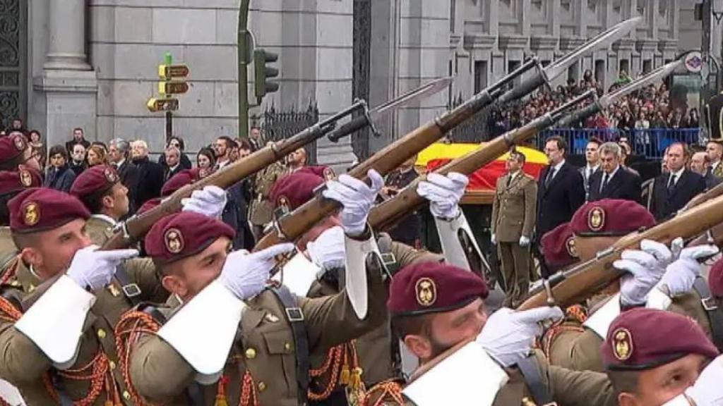 Salvas de los militares.