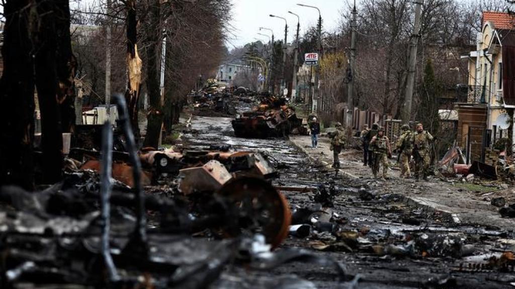 Autopista T1302: carretera que une Sievierodonetsk y Lisichansk con Artemivsk.