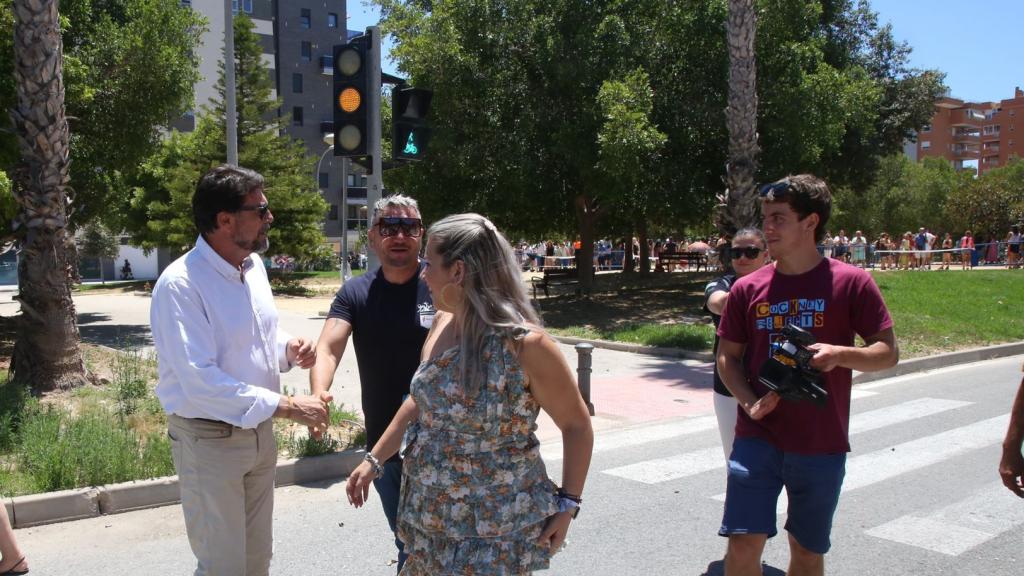 Barcala y Sánchez en la mascletà de la Playa de San Juan.