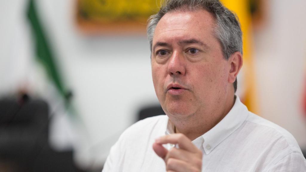 El candidato del PSOE a la Junta, Juan Espadas, durante la entrevista a EL ESPAÑOL.