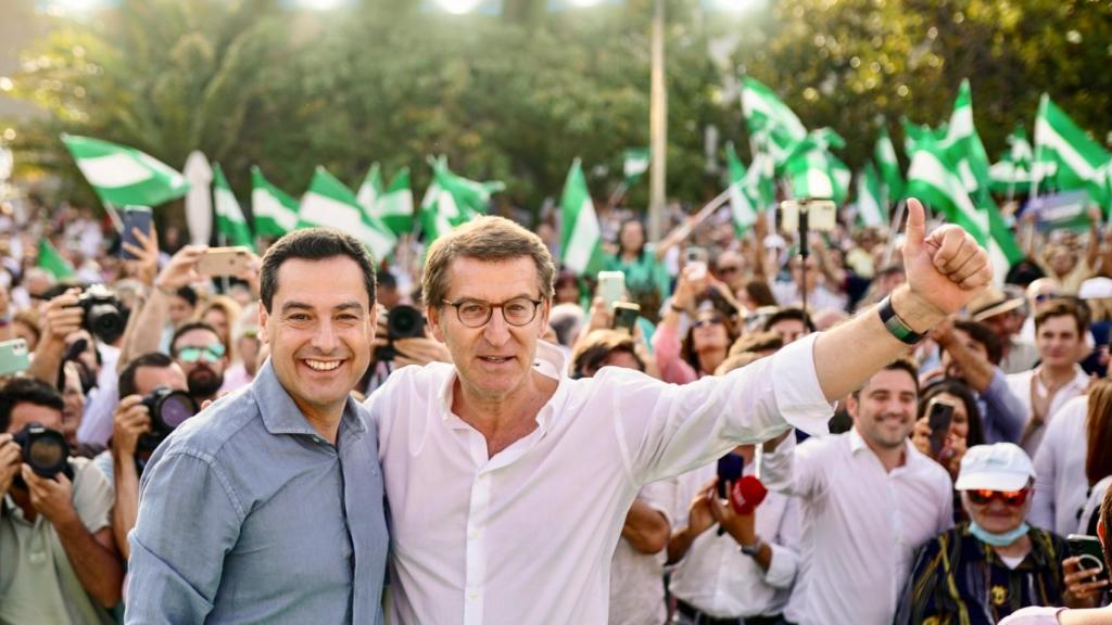 Alberto Núñez Feijóo y Juanma Moreno en el mitin del PP en Málaga.
