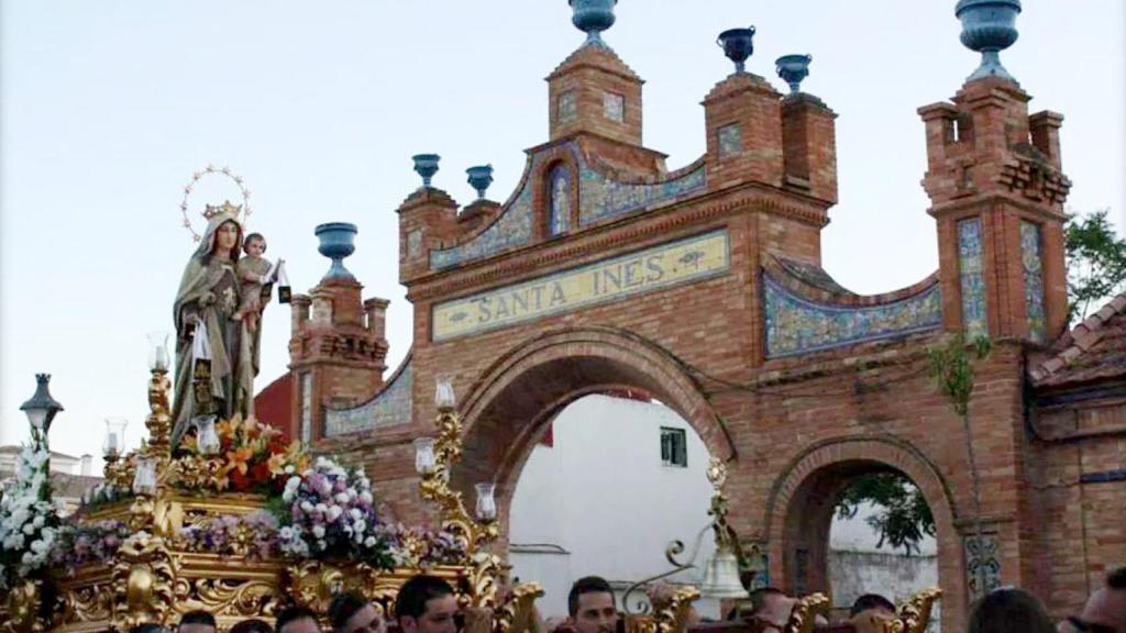 Las fiestas suelen girar en torno a alguna celebración religiosa.