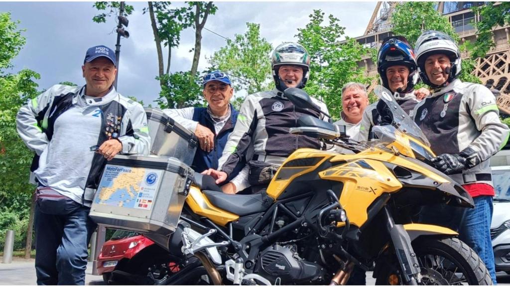 Parte de los motoristas durante la ruta.
