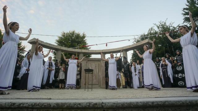 Encendido del fuego sagrado de Vesta en el inicio del Arde Lucus 2022, el pasado 9 de junio.
