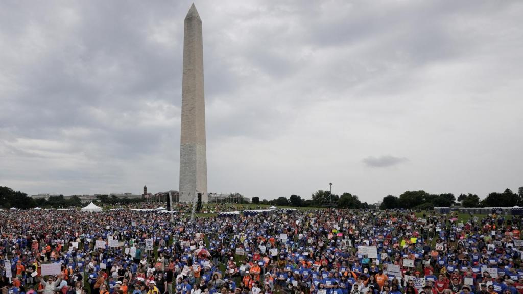 Gente reunida en el Parque Nacional durante la 'Marcha por Nuestras Vidas'.