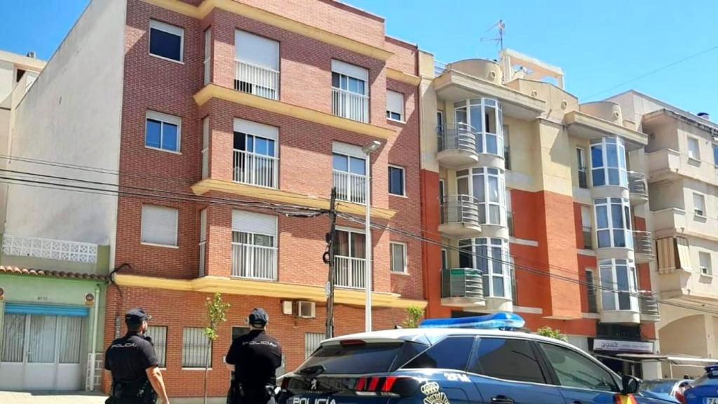 Las azoteas de varios edificios de El Altet han sido escenario de la persecución policial.