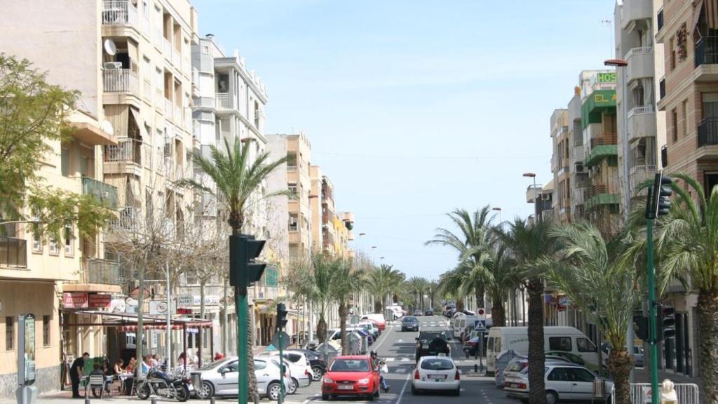 La Policía arresta a un joven de 24 años después de una persecución por las azoteas de El Altet.