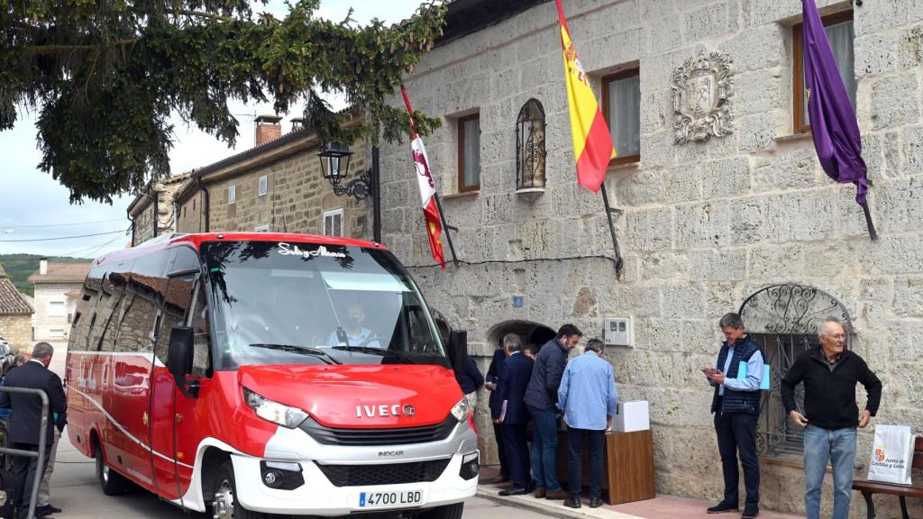 Imagen de archivo de un autobús rural.
