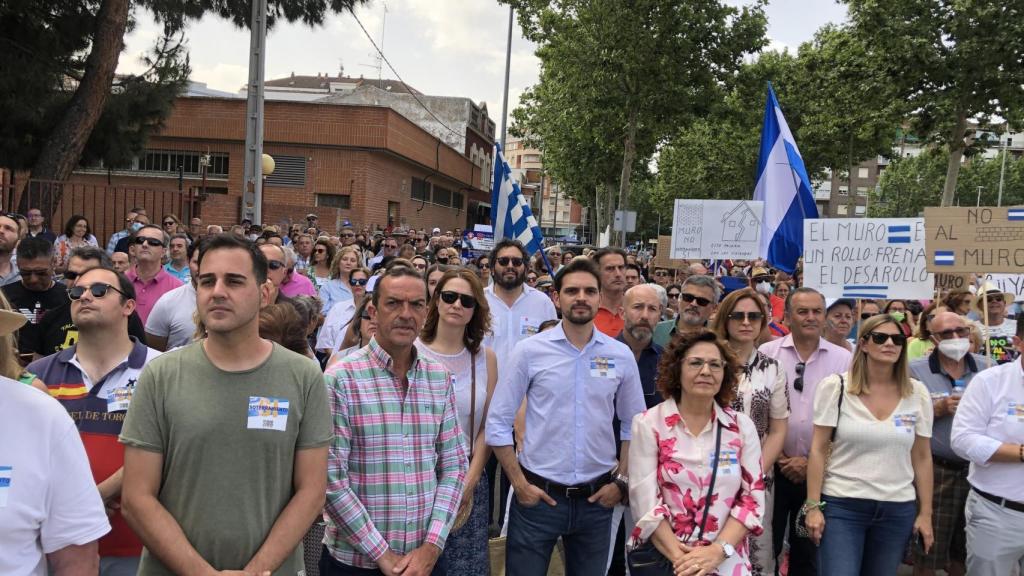 Unos 500 talaveranos han salido este domingo a la calle para pedir el soterramiento del AVE