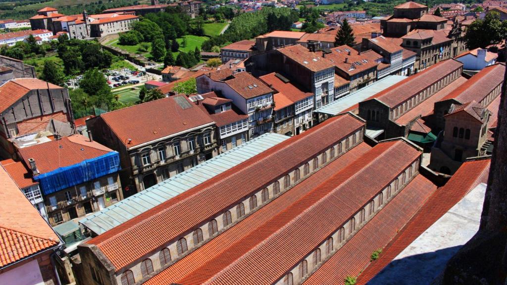 Raxoi abre la licitación de la rehabilitación de la plaza de Abastos de Santiago