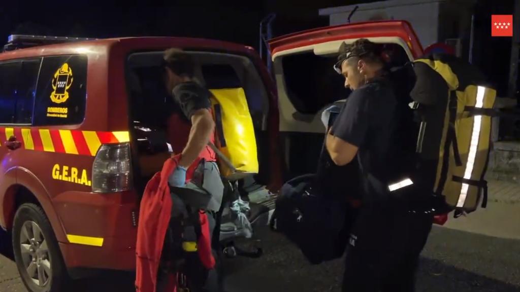 Dos profesionales del GERA que participaron en el rescate.