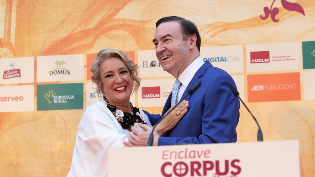 Los periodistas Esther Esteban y Pedro J. Ramírez.