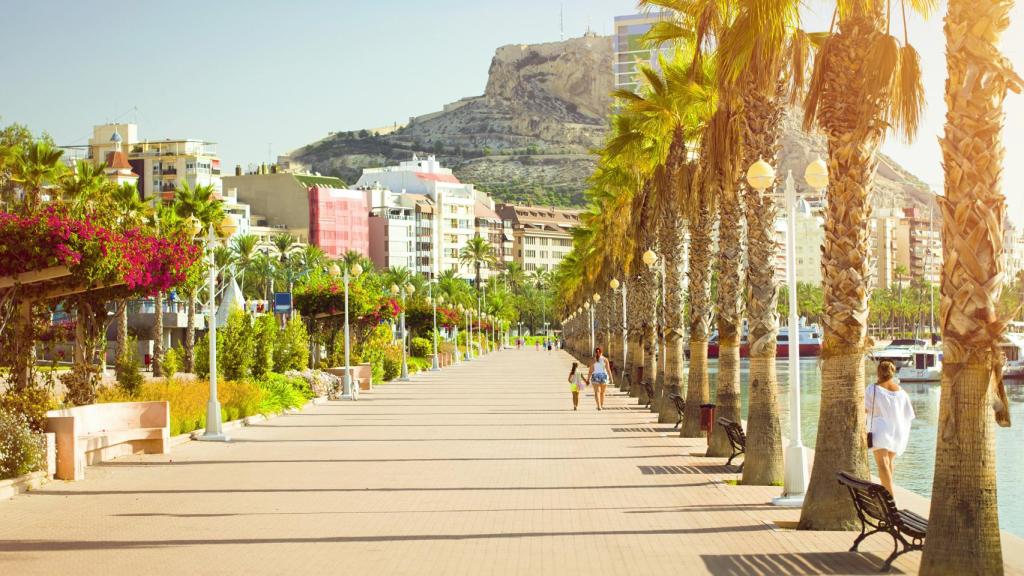Paseo de la Explanada de España, Alicante.