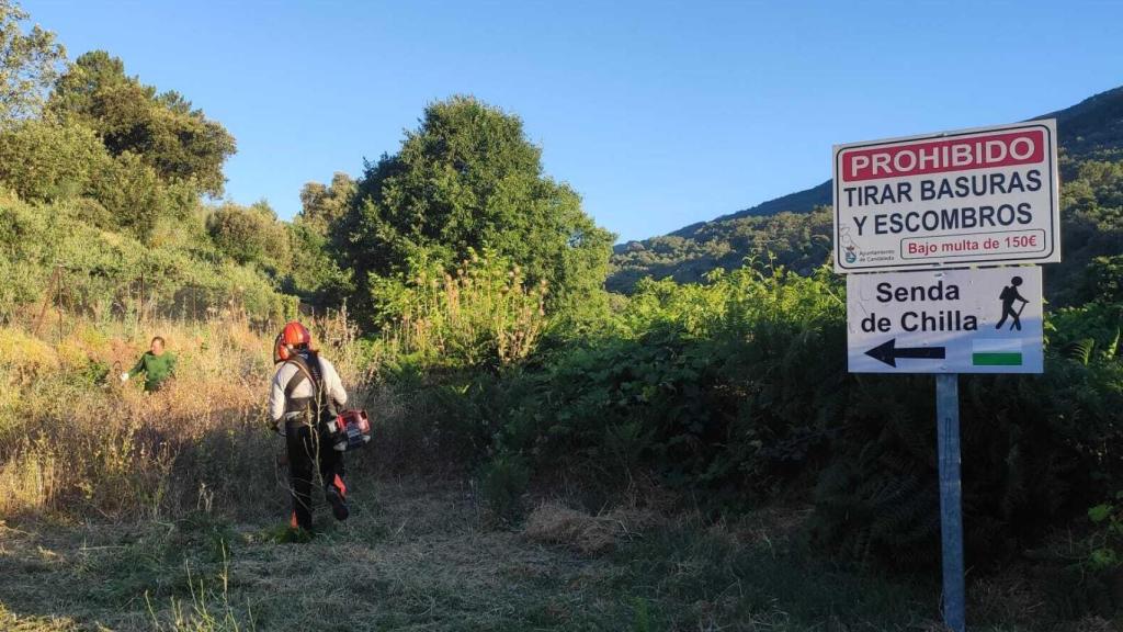 Imagen de la limpieza de la senda Chilla en Candeleda