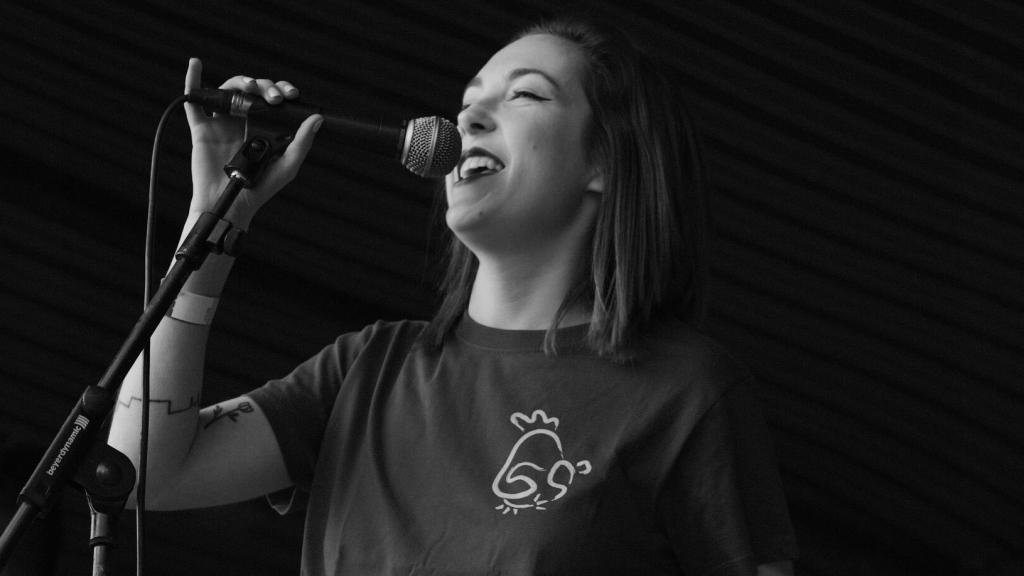 La artista Claudia Halley