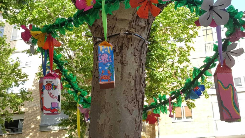 Decoración veraniega en la avenida Tres Cruces