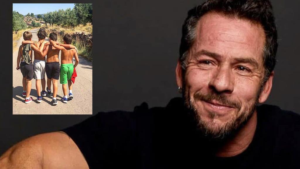 El escultor Nacho Palau en un montaje de EL ESPAÑOL junto a sus cuatro hijos, Ivo, Telmo, Diego y Tadeo.