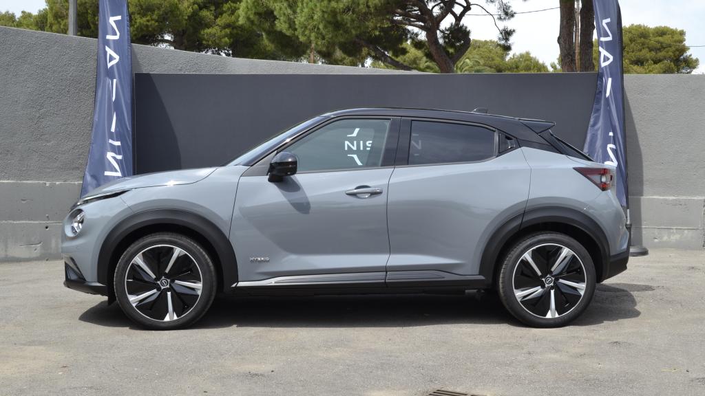 La versión híbrida también mantiene las medidas, con 4,21 metros de largo.